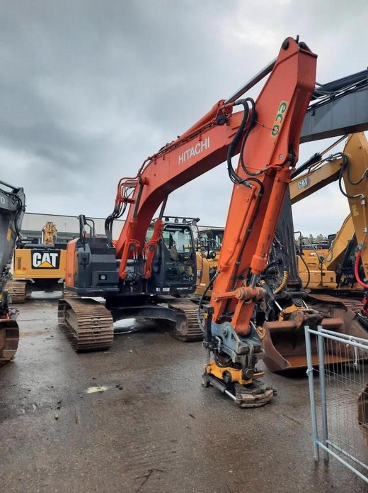 HITACHI ZX225USLC-5B