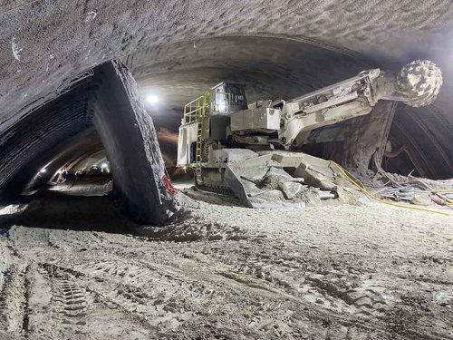 Machine clé du projet RBS: La haveuse à attaque ponctuelle massive Sandvik MT520.