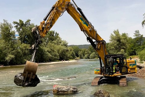 Il Cat 330 VAB, in servizio presso la wsb AG, è equipaggiato con un braccio ad angolazione variabile.