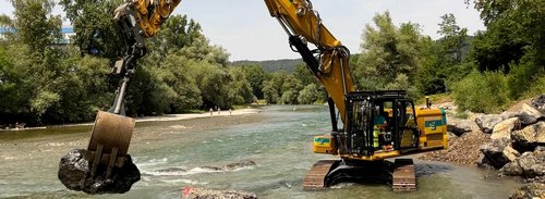 Il Cat 330 VAB, in servizio presso la wsb AG, è equipaggiato con un braccio ad angolazione variabile.