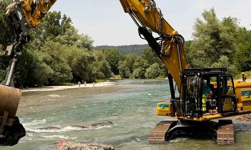 Il Cat 330 VAB, in servizio presso la wsb AG, è equipaggiato con un braccio ad angolazione variabile.