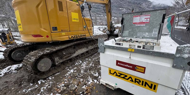 Le ravitaillement en HVO des machines de chantier se fait directement sur le chantier, à partir de réservoirs de carburant loués auprès d’Avesco Rent.