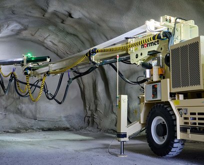 La gamma di macchine Normet per il calcestruzzo proiettato spazia dalla grande Spraymec 9100 (Fig.) alle macchine compatte.