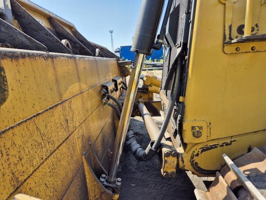 Caterpillar D9T