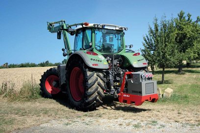 Liefert Strom auch dort, wo kein Netz in der Nähe ist: Zapfwellengenerator im Feldbetrieb.