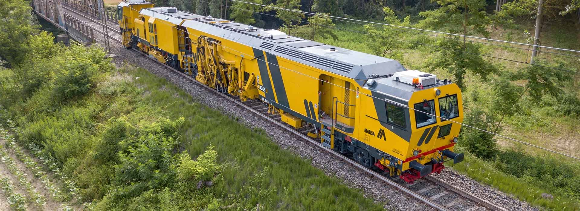 Gleisunterhaltszug der Westschweizer Matisa SA, angetrieben von Cat Industriemotoren.
