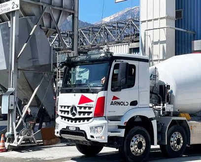 Der Stetter Fahrmischer Light Line AM 9 im Einsatz auf dem Areal der Arnold & Co. AG in Flüelen.