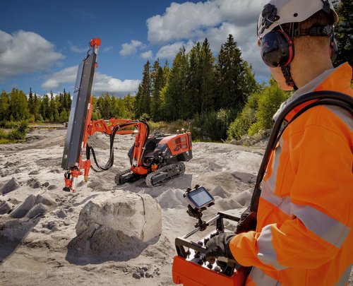 la foreuse à marteau perforateur externe Dino DC410Ri Sandvik