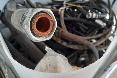 Hydraulikschlauch richtig entsorgen, Kosten sparen