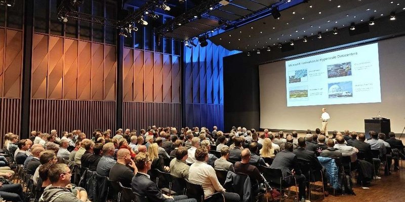 Tec Forum Baden 2024: Blick in den Saal des Tagungszenrtums «Trafo».