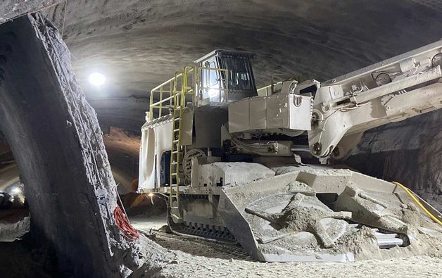 Schlüsselmaschine für das RBS-Projekt: Die massive Teilschnittfräse Sandvik MT520.
