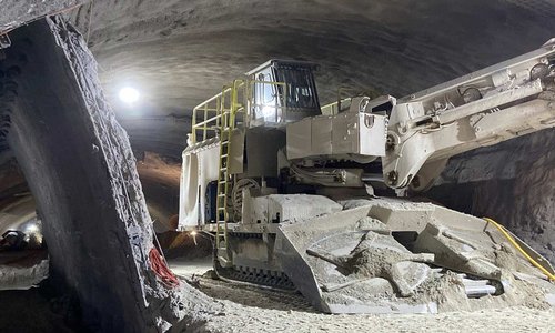 Machine clé du projet RBS: La haveuse à attaque ponctuelle massive Sandvik MT520.