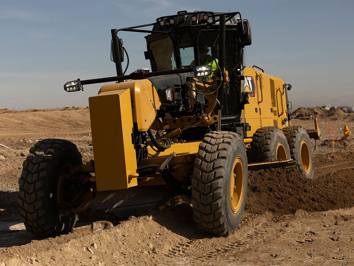 Cat 140 AWD